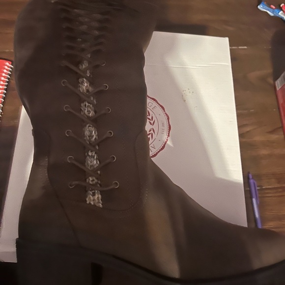 Worn maybe once - Picture 3 of 3